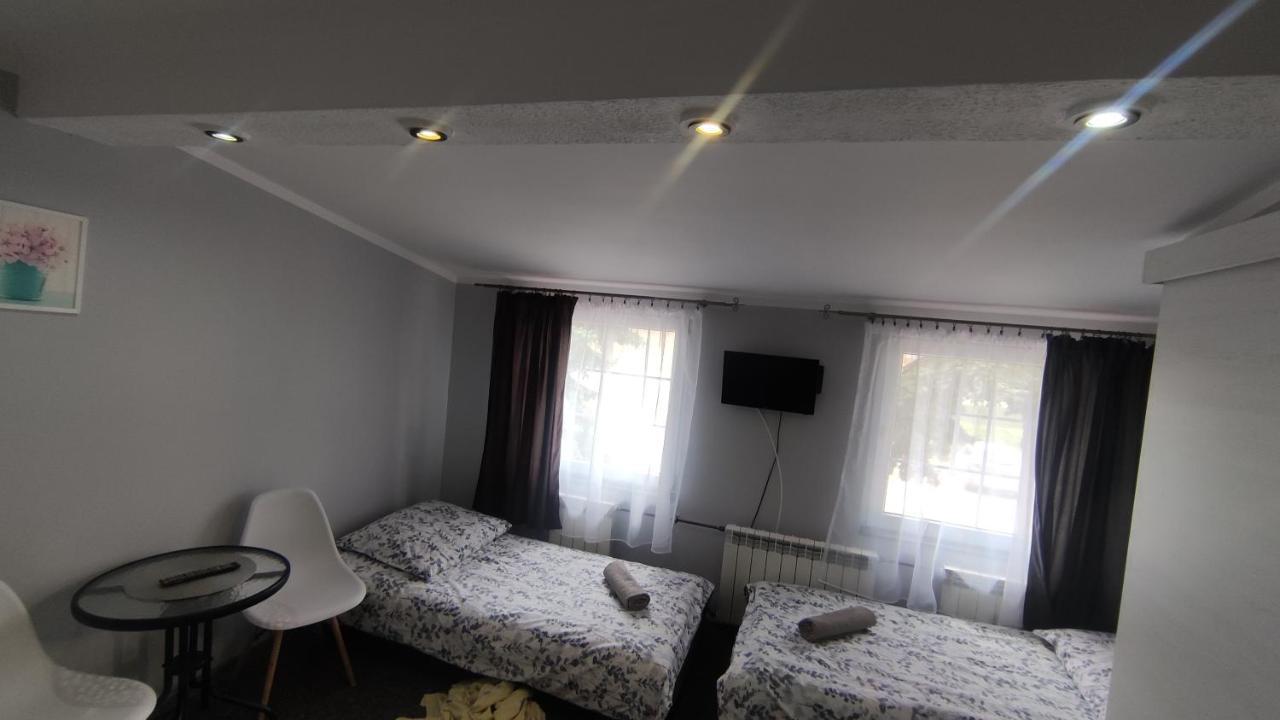 Zajazd Pod Lwem Trzebnica Extérieur photo