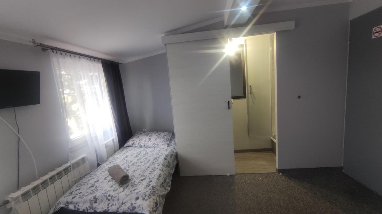 Zajazd Pod Lwem Trzebnica Extérieur photo