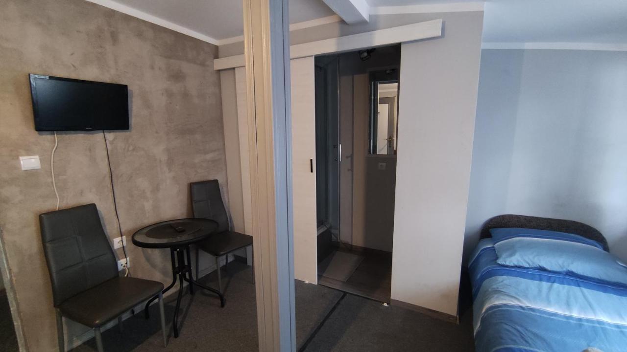 Zajazd Pod Lwem Trzebnica Extérieur photo