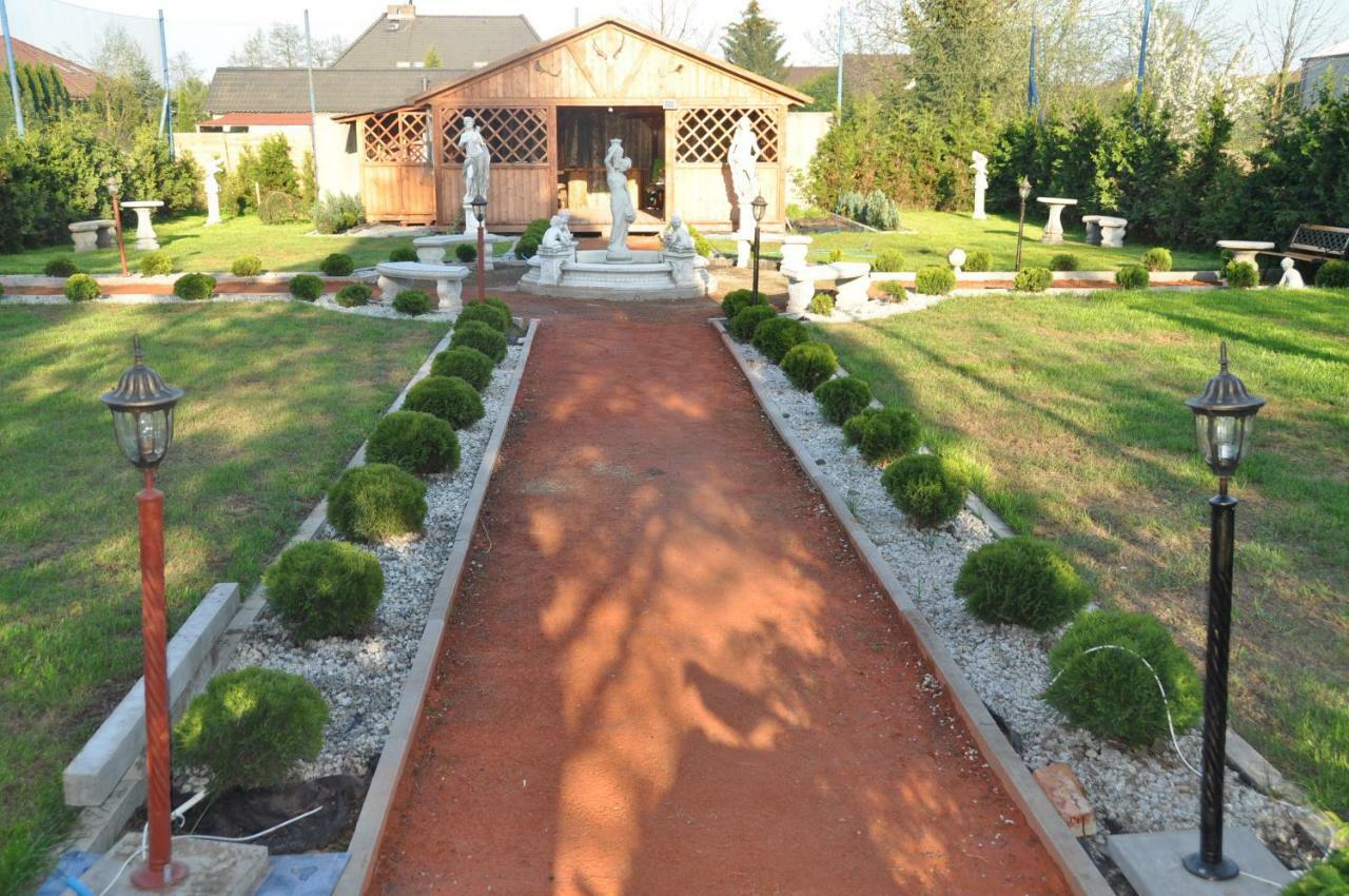 Zajazd Pod Lwem Trzebnica Extérieur photo